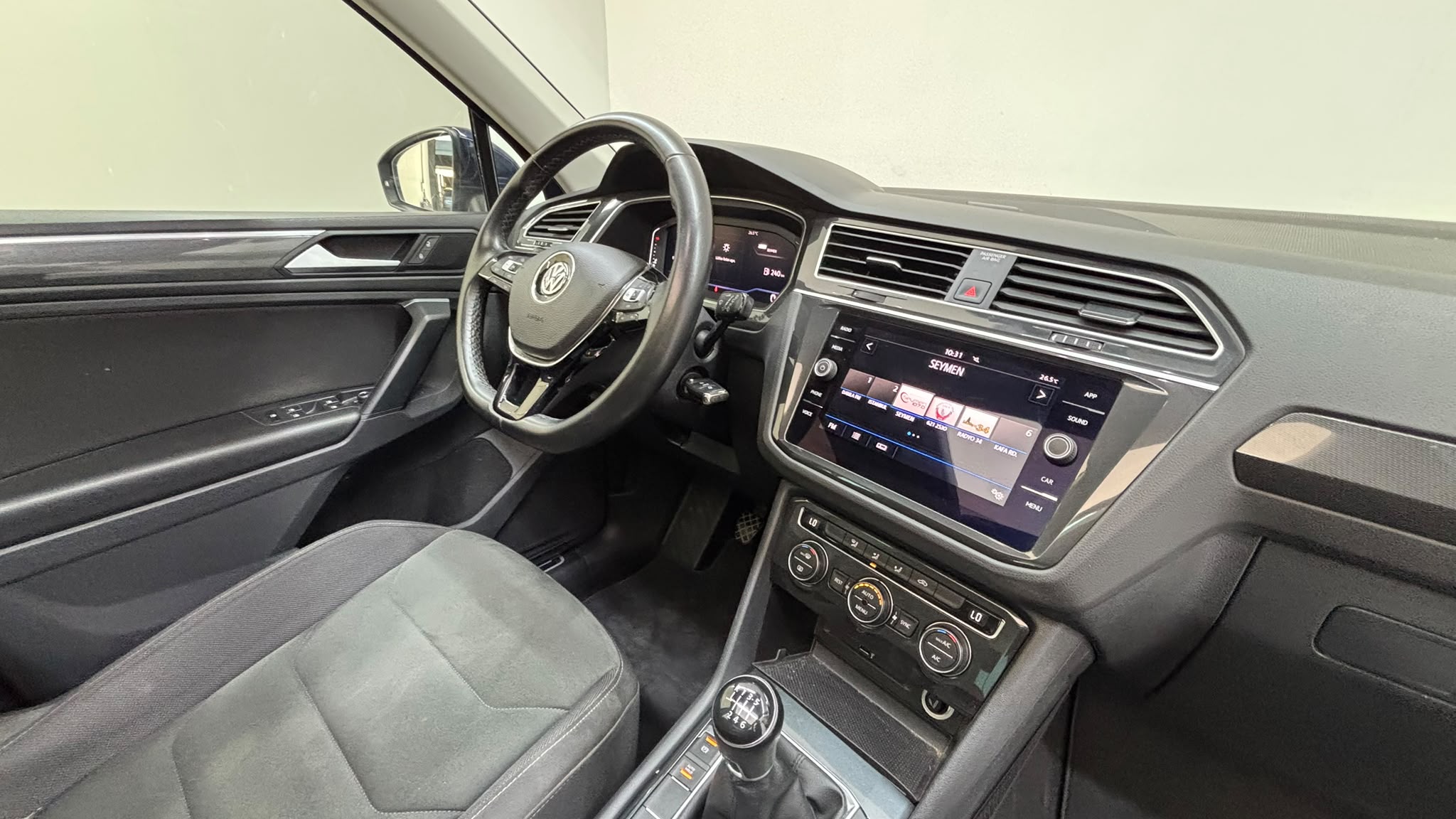 VOLKSWAGEN TIGUAN 22